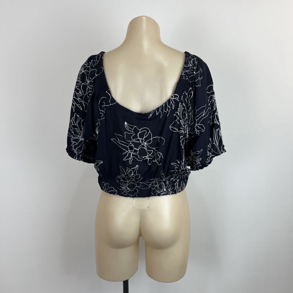 Love Knot War Crop Top - M