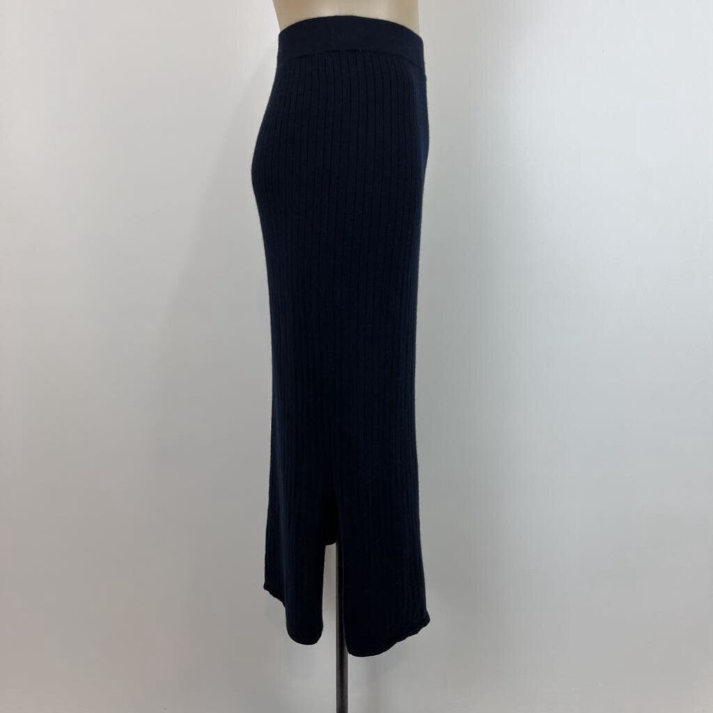 Uni Qlo Skirt - S