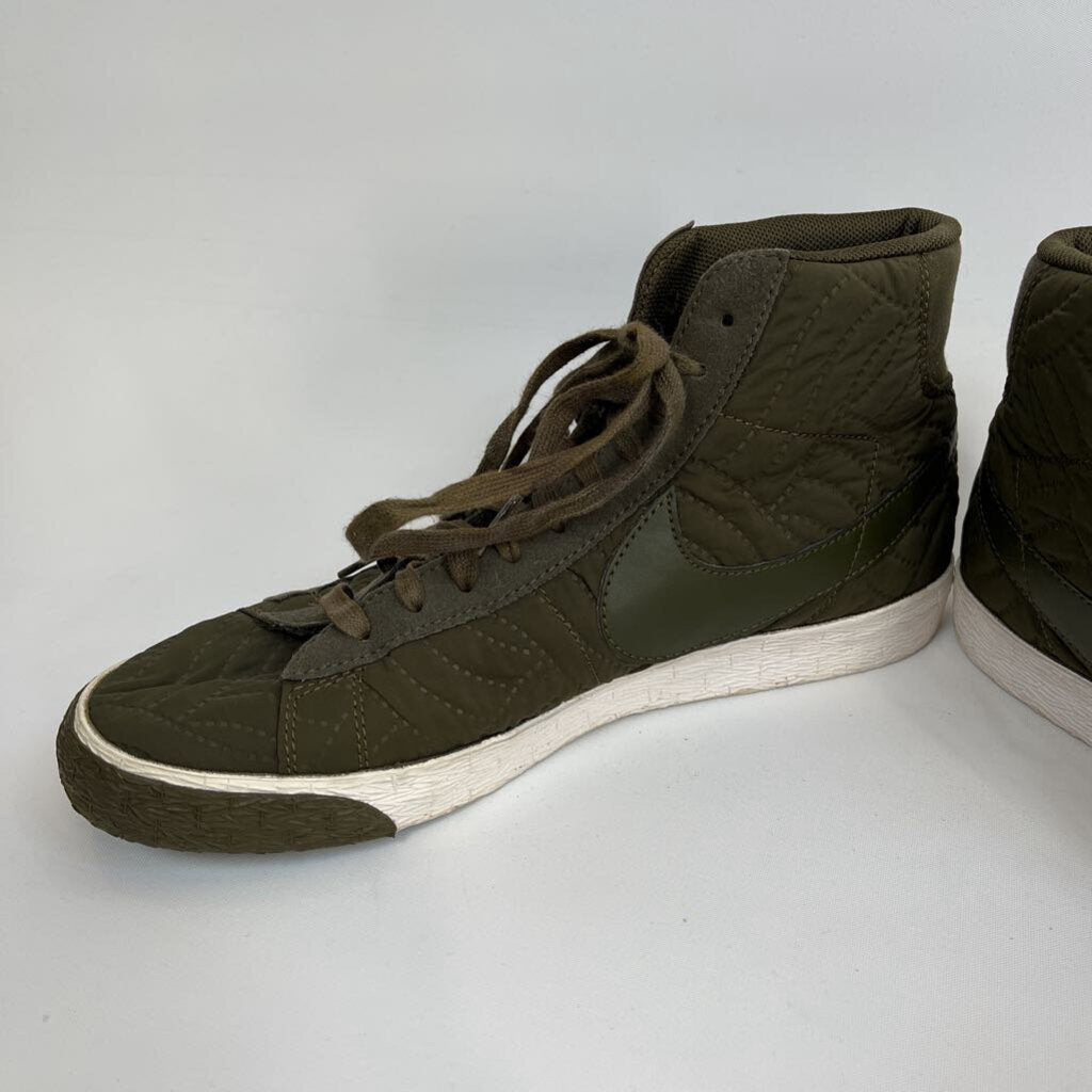 Nike Shoes - 8.5/40