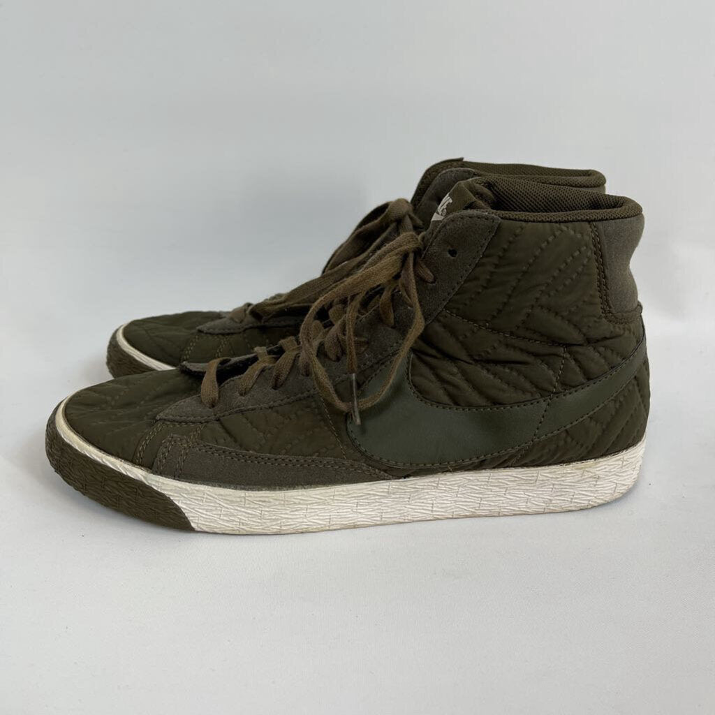 Nike Shoes - 8.5/40