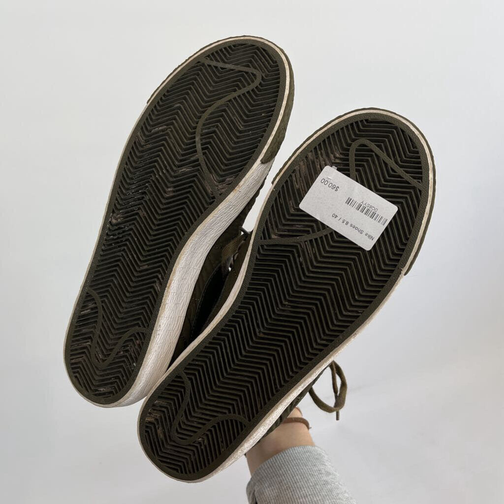 Nike Shoes - 8.5/40
