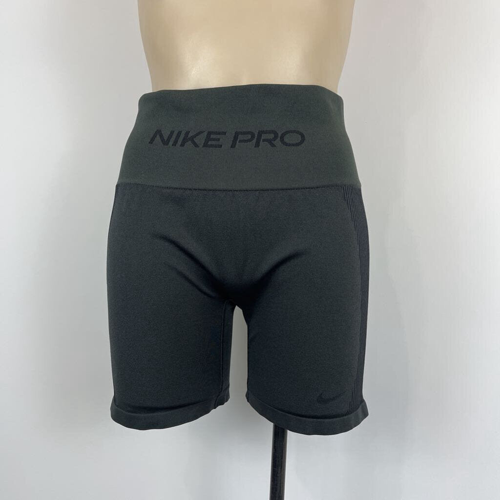 Nike Biker Shorts - L