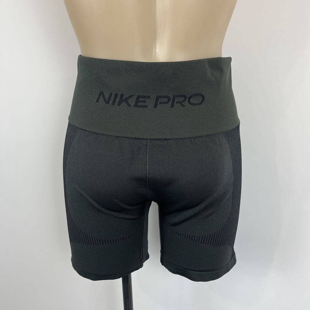 Nike Biker Shorts - L