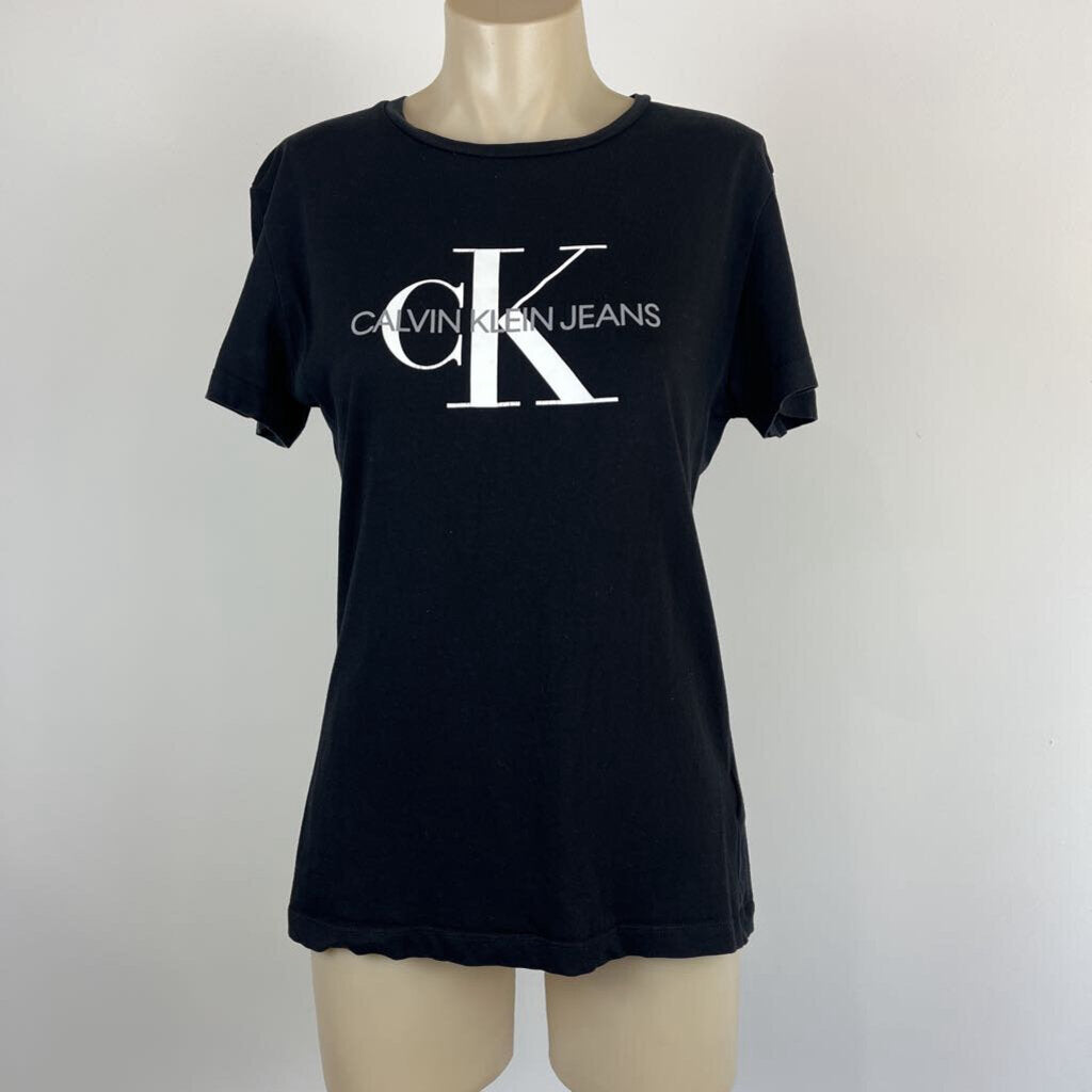 Calvin Klein Tee - M