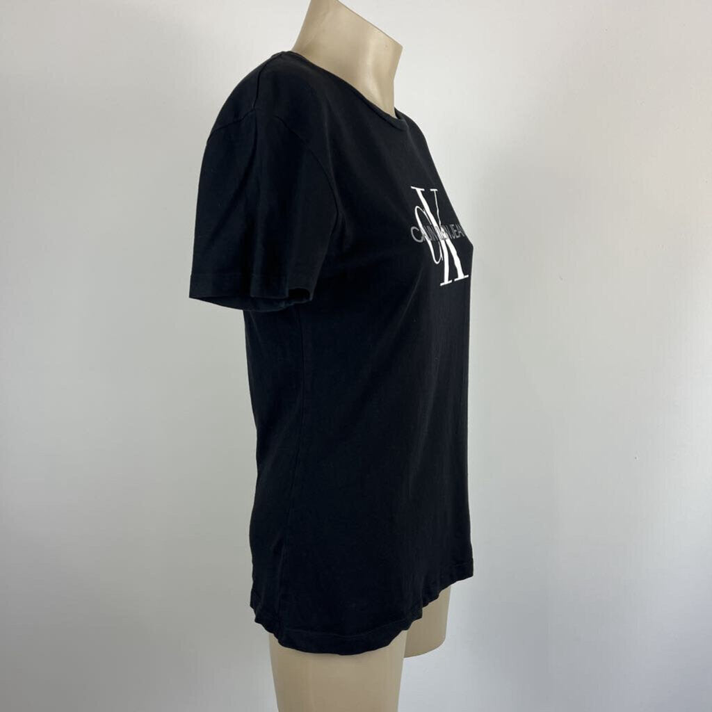 Calvin Klein Tee - M