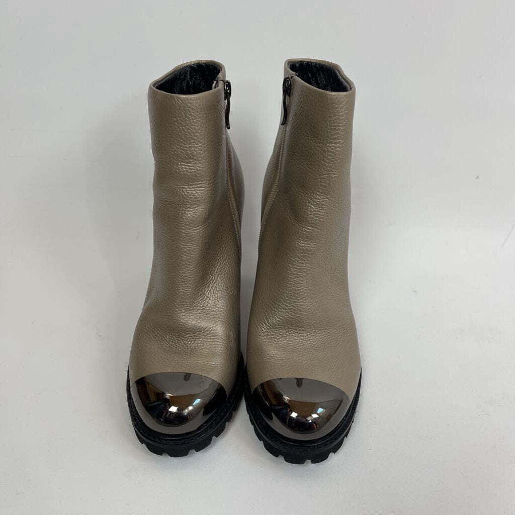 Oli Boots - 10/41