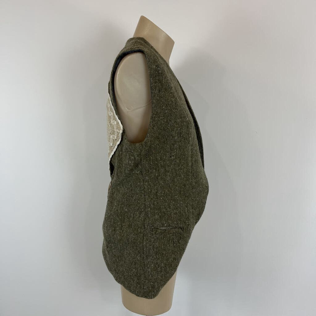 Pitch The Pot Vest - 10
