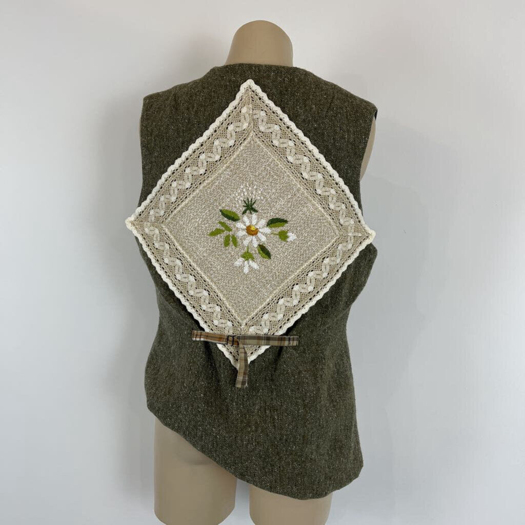 Pitch The Pot Vest - 10