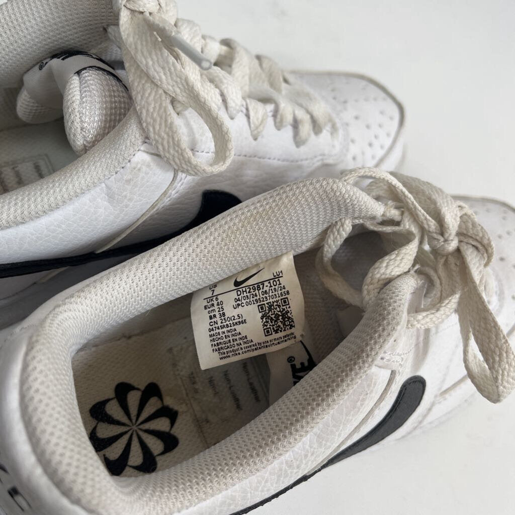 Nike Sneakers - 8.5/40