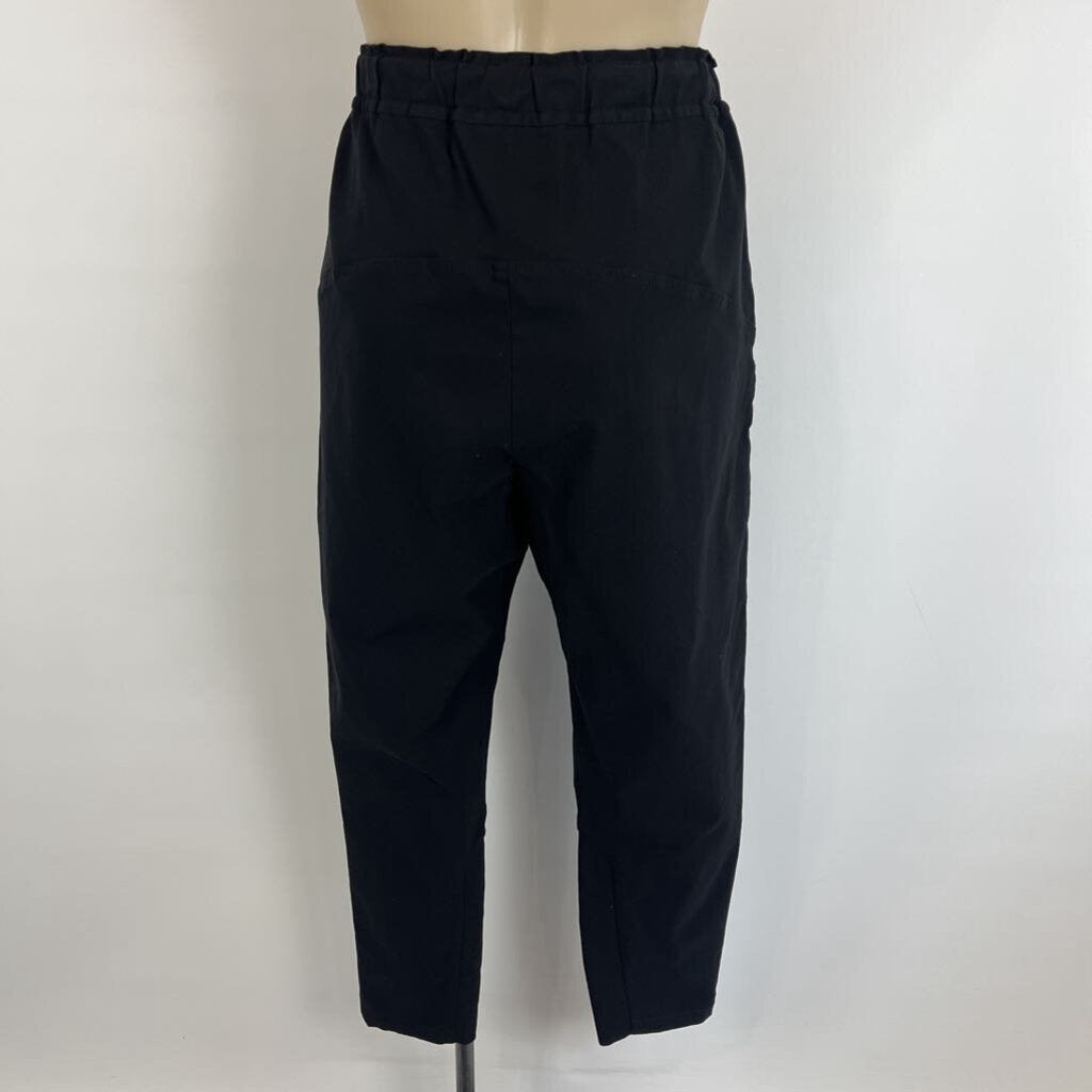 Moochi Pants - 8/10