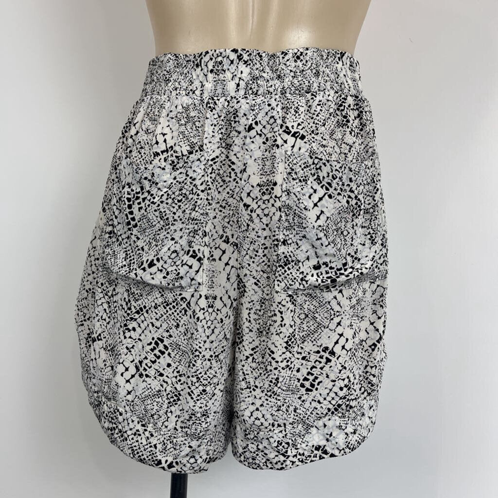 Witchery Shorts - 16